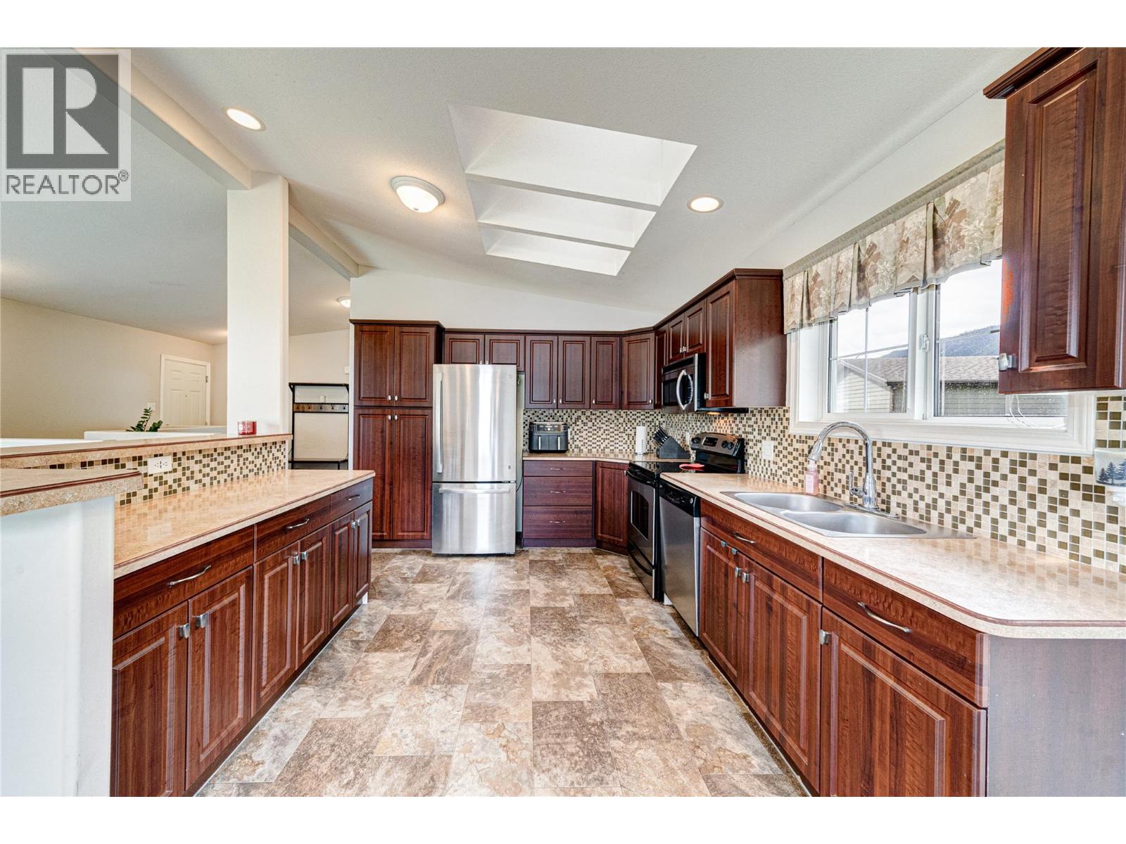 1321 Whitewood Crescent, Sparwood, British Columbia  V0B 2G2 - Photo 2 - 10359194