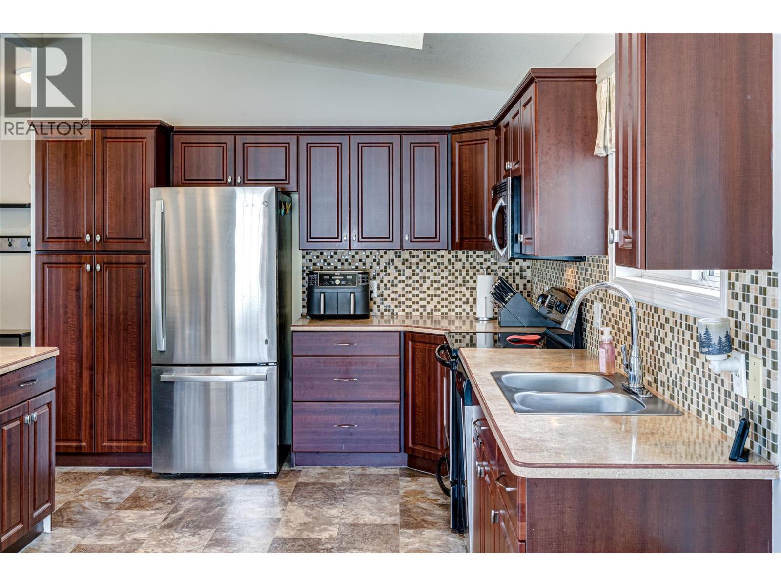 1321 Whitewood Crescent, Sparwood, British Columbia  V0B 2G2 - Photo 3 - 10359194