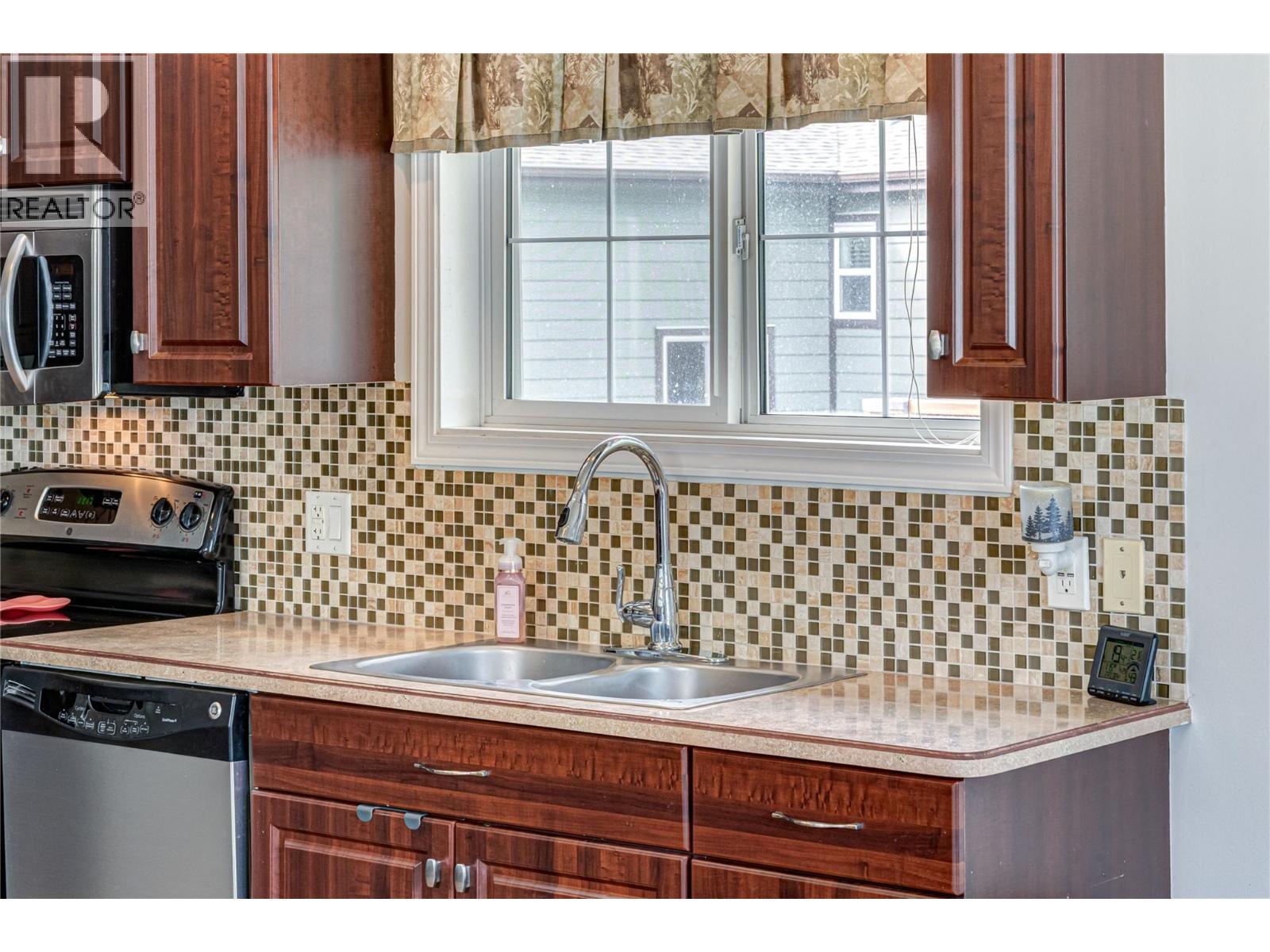 1321 Whitewood Crescent, Sparwood, British Columbia  V0B 2G2 - Photo 4 - 10359194