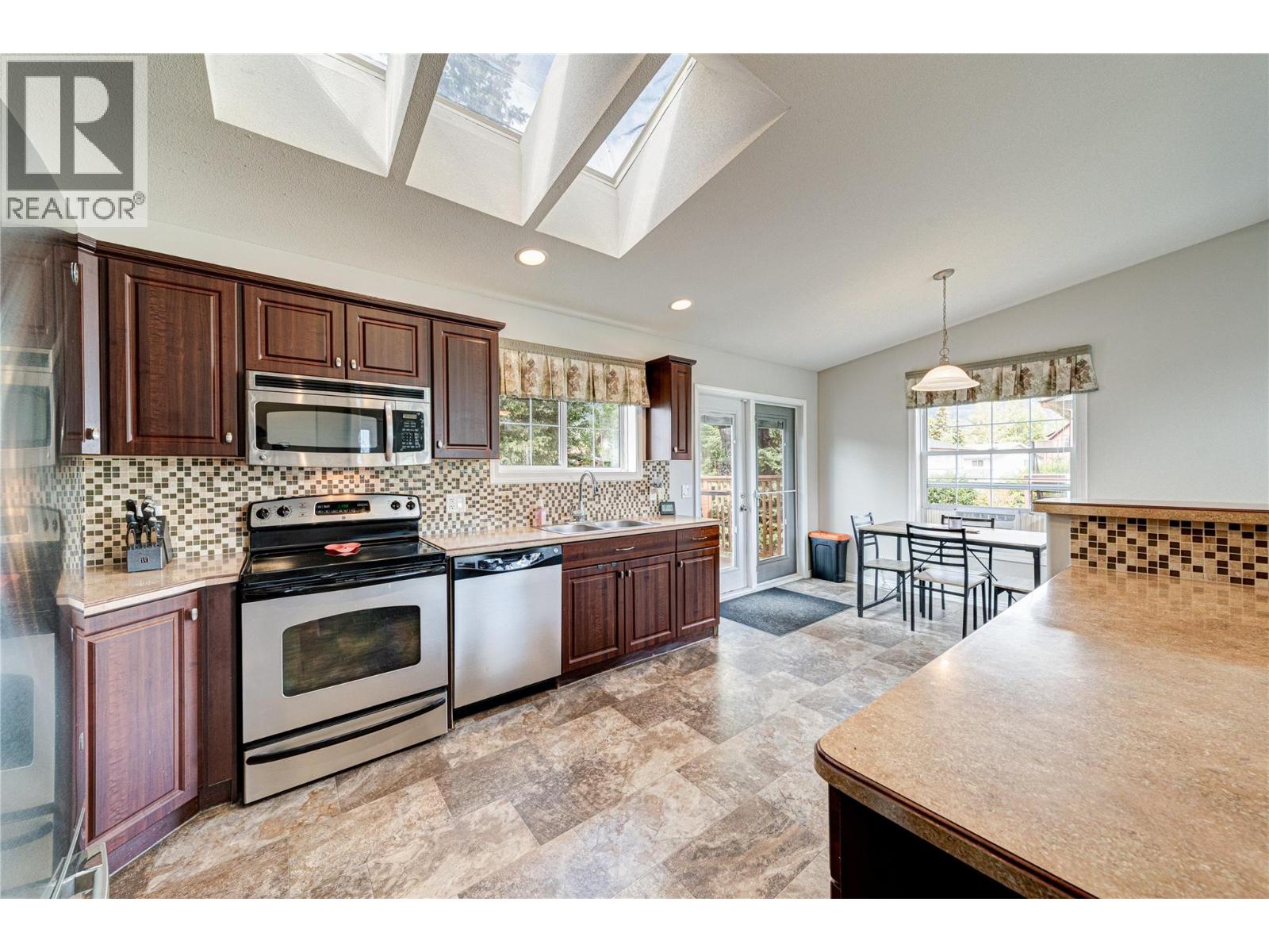 1321 Whitewood Crescent, Sparwood, British Columbia  V0B 2G2 - Photo 5 - 10359194