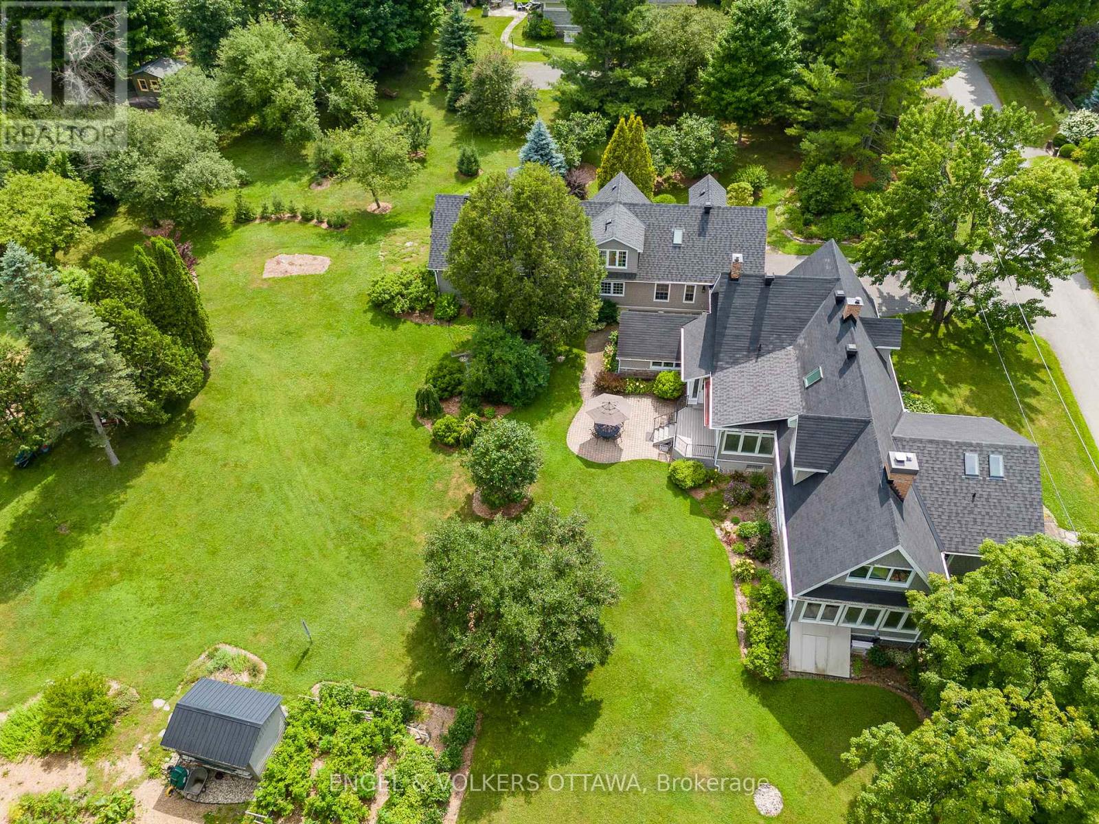 233 Strathburn Street, Mississippi Mills, Ontario  K0A 1A0 - Photo 4 - X12347080