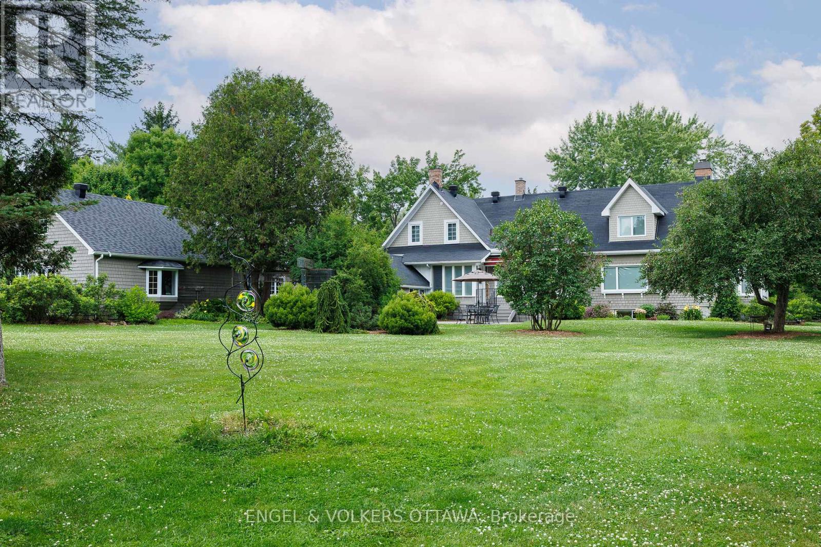 233 Strathburn Street, Mississippi Mills, Ontario  K0A 1A0 - Photo 41 - X12347080