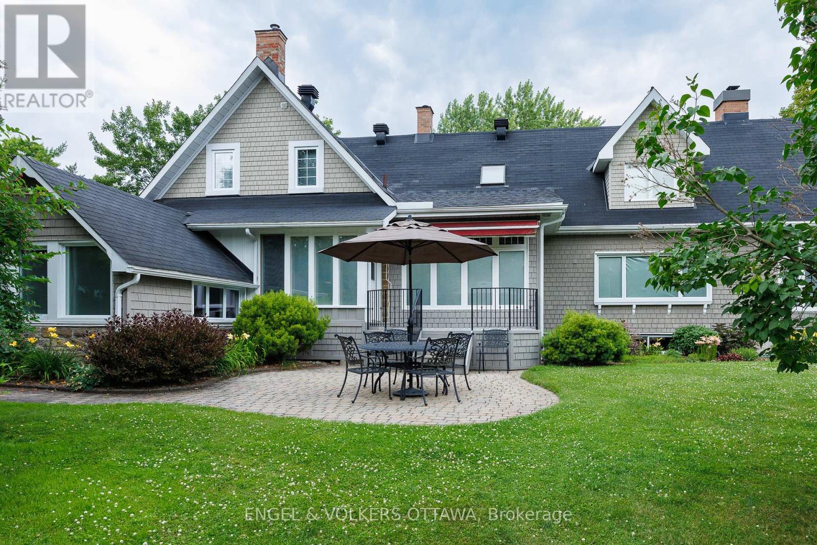 233 Strathburn Street, Mississippi Mills, Ontario  K0A 1A0 - Photo 6 - X12347080