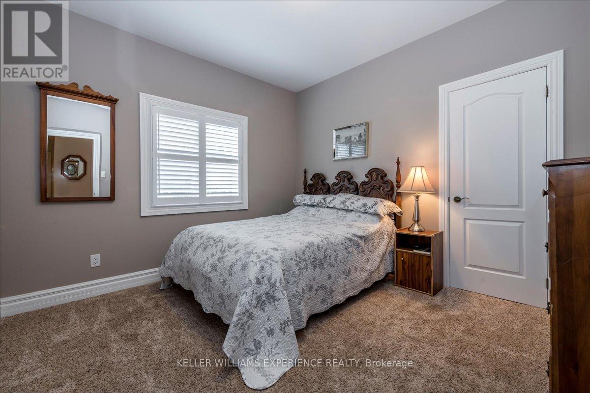 34 Heatherwood Drive, Springwater, Ontario  L0L 1X1 - Photo 20 - S12346972