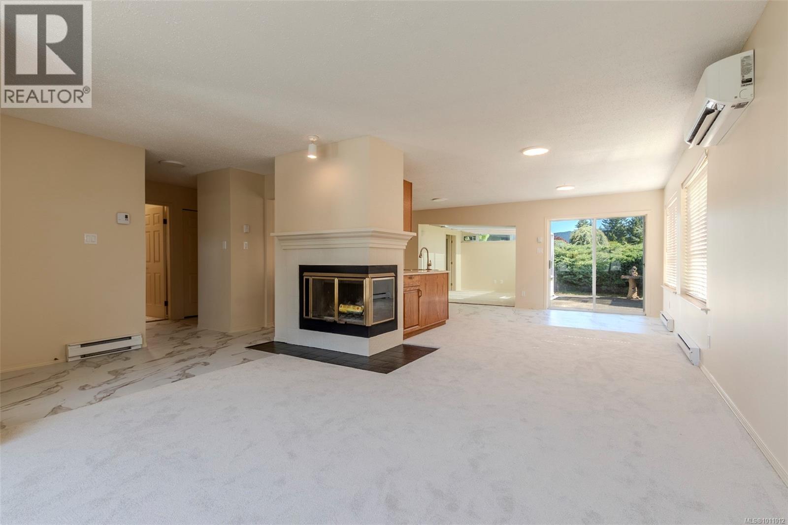 Property at 3697 Arbutus Dr N image 4