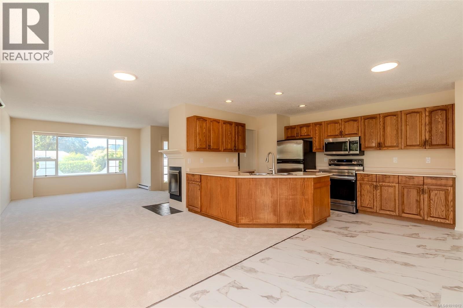 Property at 3697 Arbutus Dr N image 5