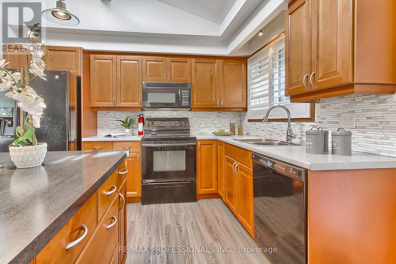 425 Canterbury Crescent, Oakville, Ontario  L6J 5K8 - Photo 12 - W12346890