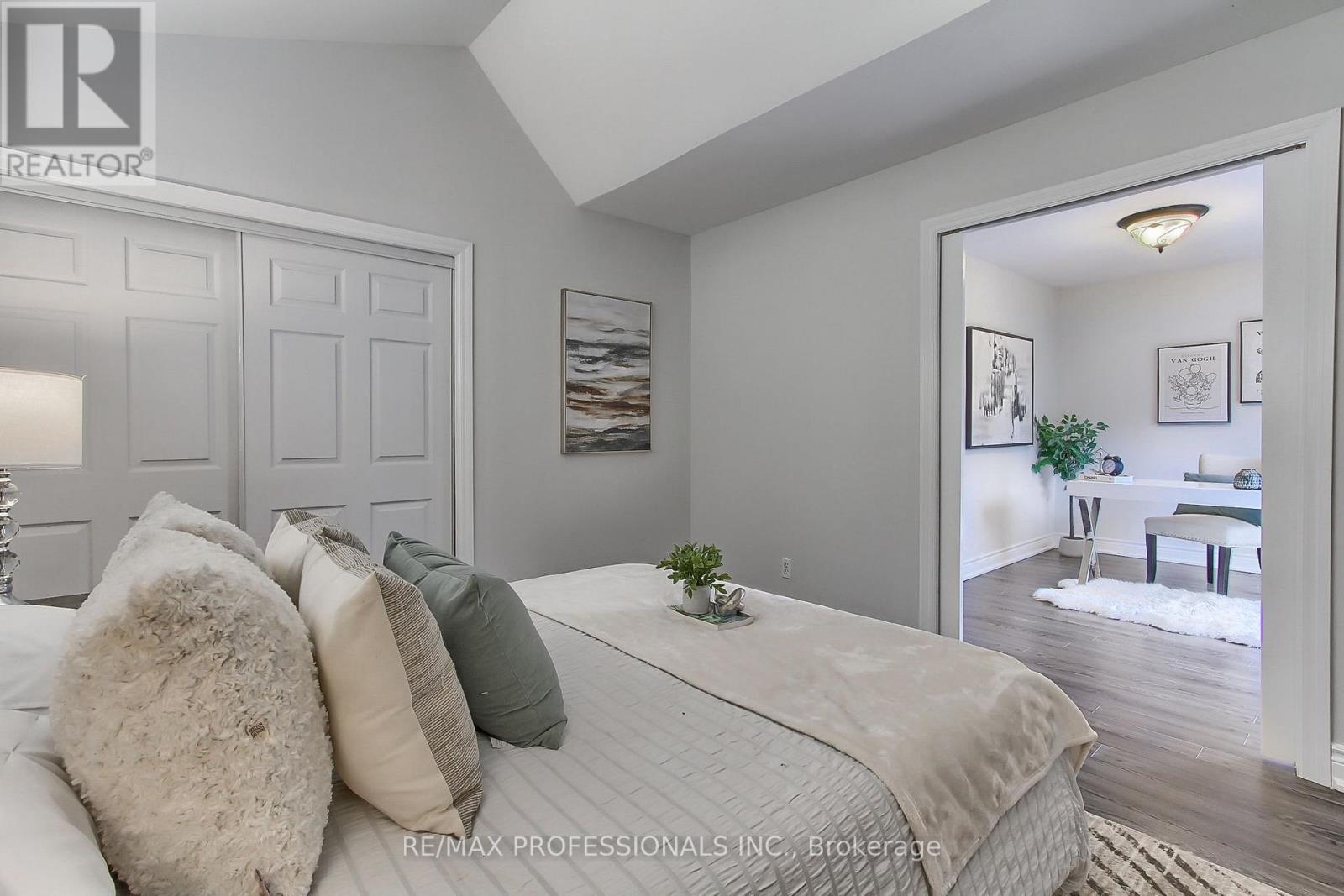 425 Canterbury Crescent, Oakville, Ontario  L6J 5K8 - Photo 23 - W12346890