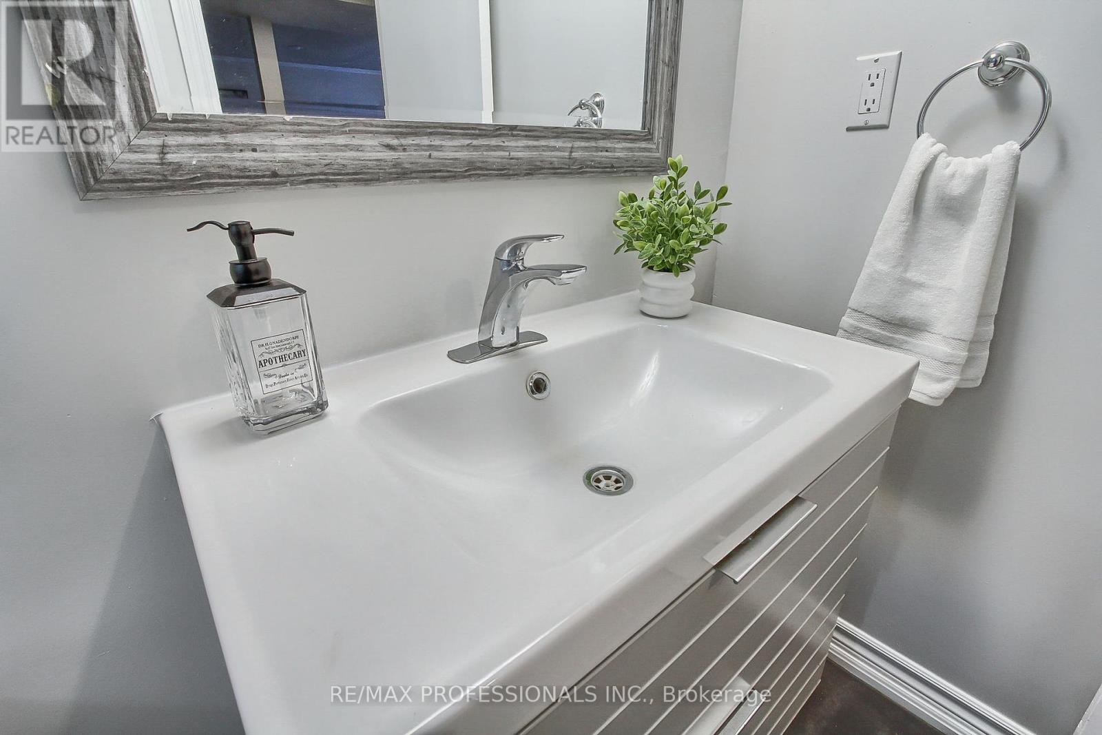 425 Canterbury Crescent, Oakville, Ontario  L6J 5K8 - Photo 43 - W12346890