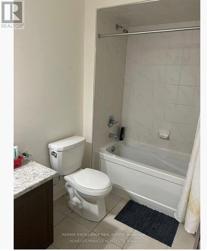 38 Benhurst Crescent, Brampton, Ontario  L7A 0B7 - Photo 7 - W12346922