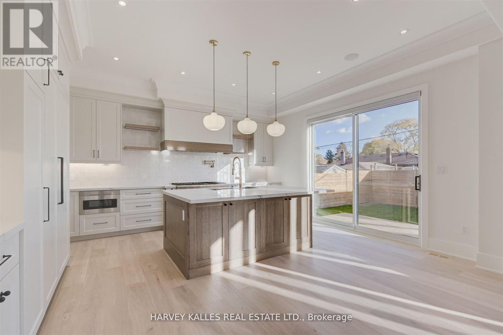 15 Drury Lane, Toronto, Ontario  M9P 1P8 - Photo 17 - W12346963