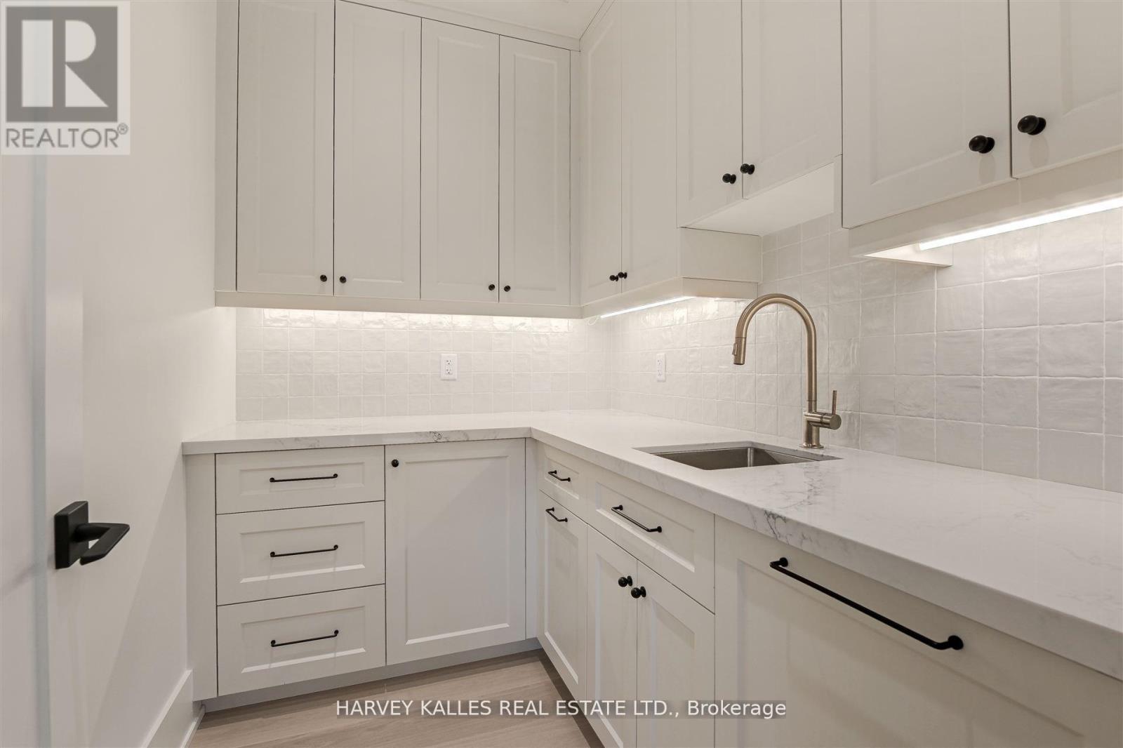 15 Drury Lane, Toronto, Ontario  M9P 1P8 - Photo 19 - W12346963