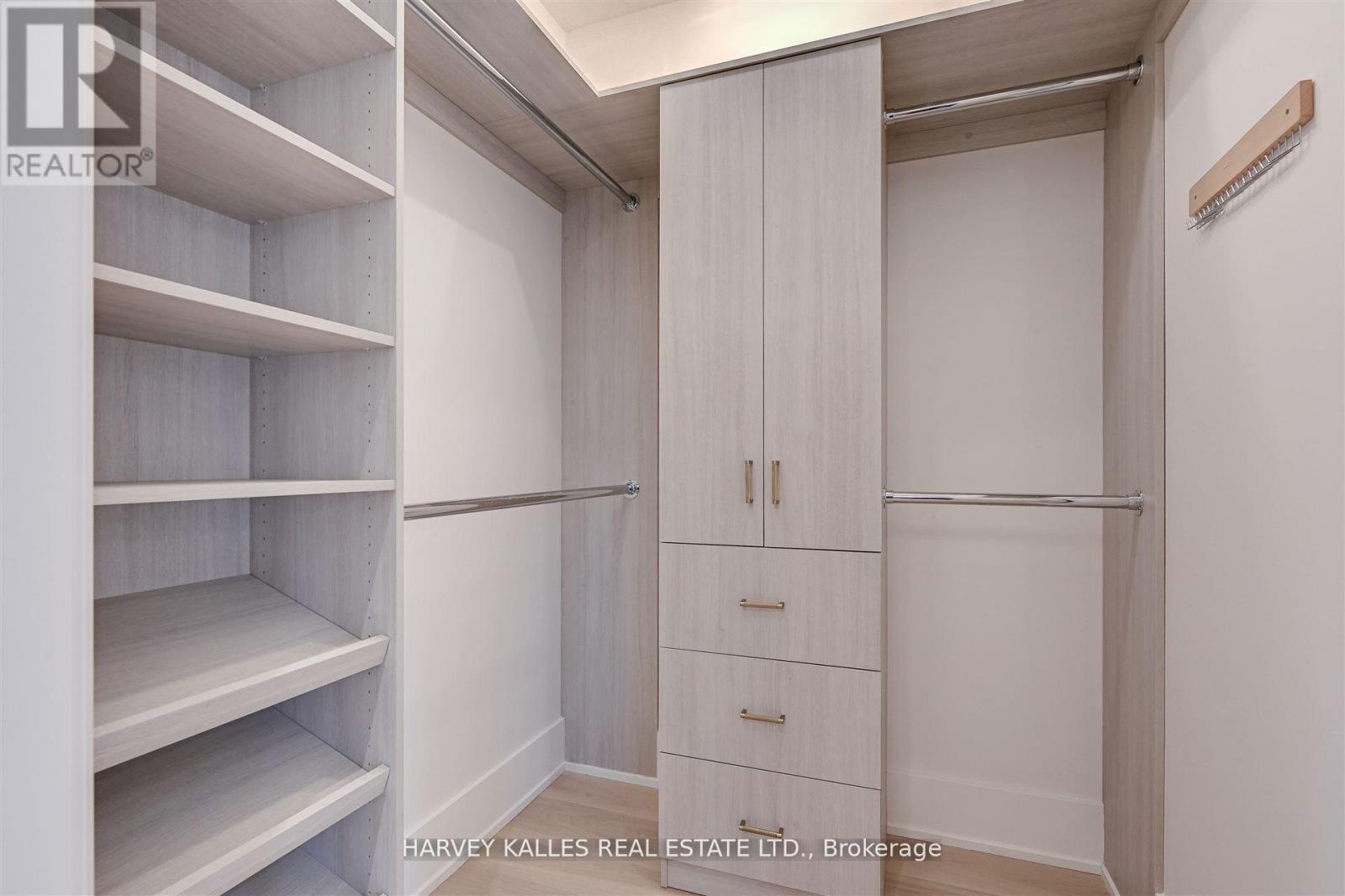 15 Drury Lane, Toronto, Ontario  M9P 1P8 - Photo 32 - W12346963