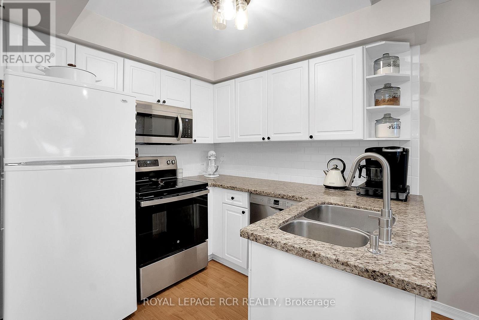3a Robert Lane, Halton Hills, Ontario  L7G 5L9 - Photo 6 - W12346988