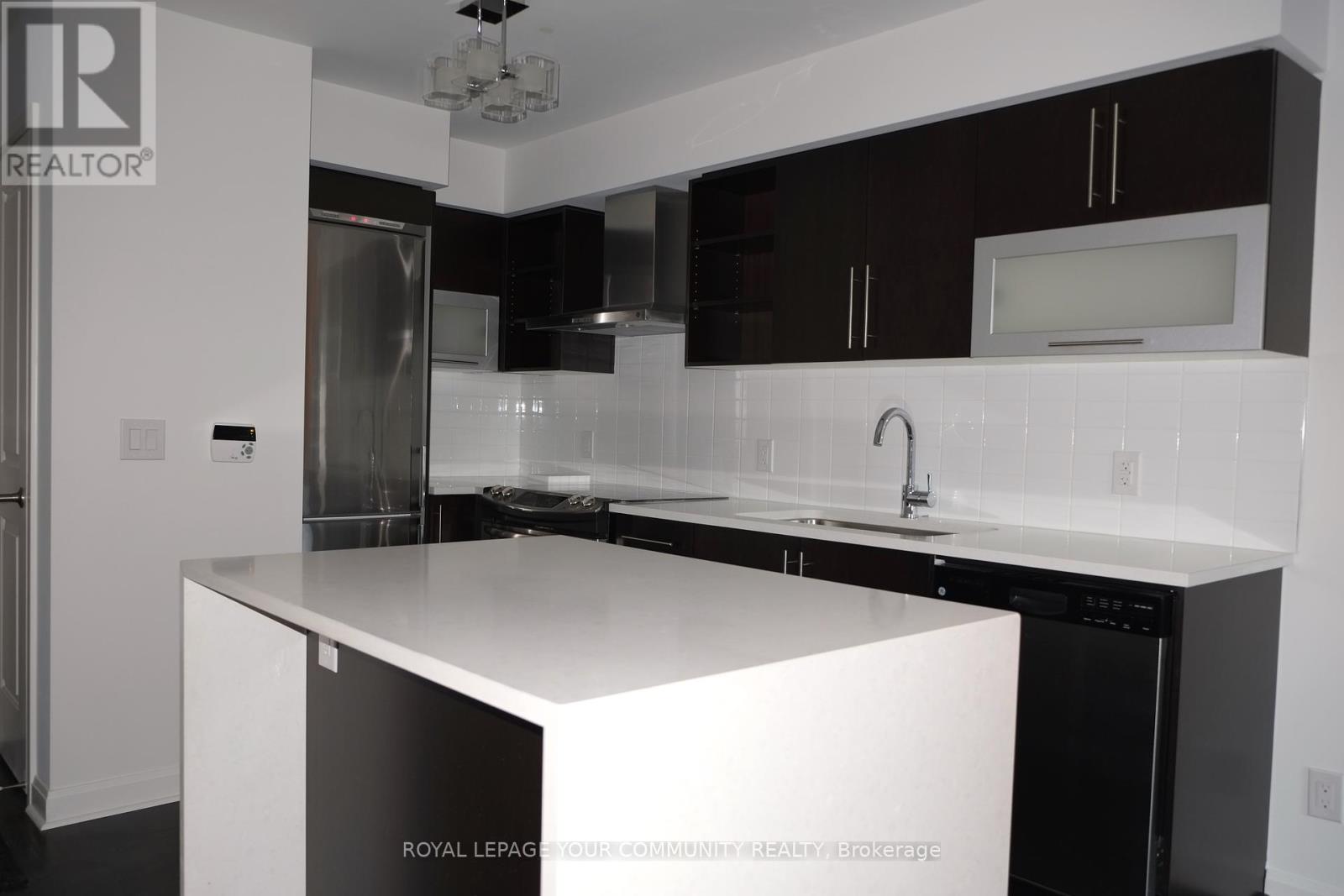 701 - 1 Michael Power Place, Toronto, Ontario  M9A 0A5 - Photo 3 - W12346992