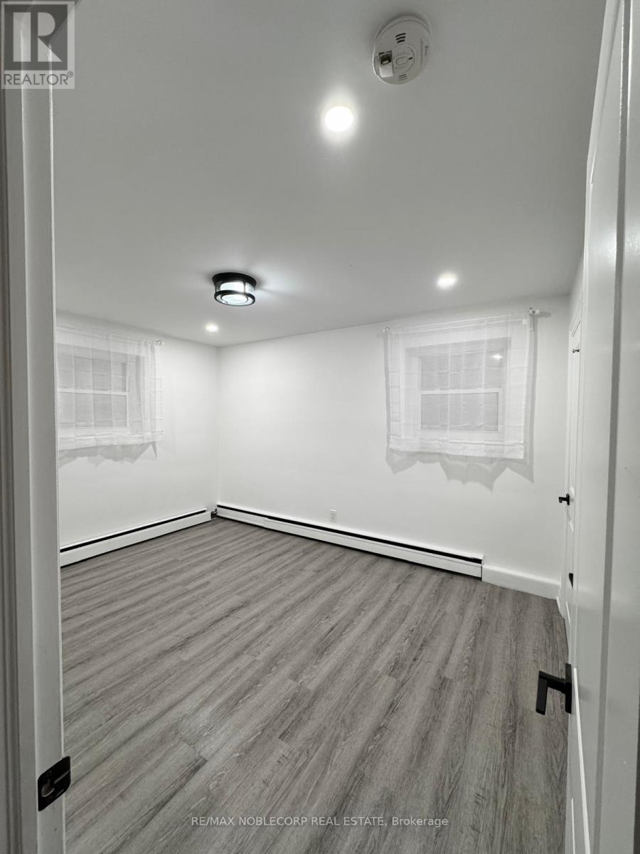 2 - 5 Applewood Avenue, Hamilton (Stoney Creek), Ontario  L8G 3S4 - Photo 11 - X12346891