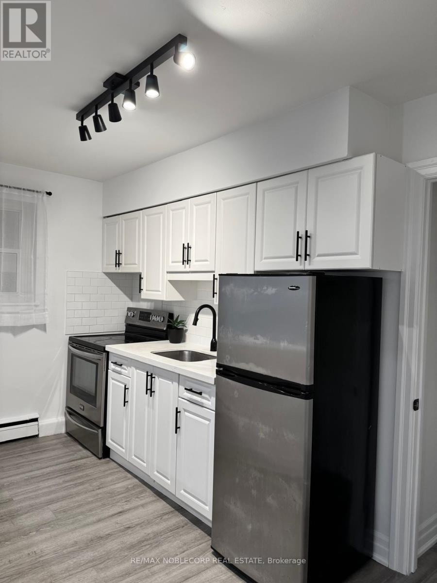 2 - 5 Applewood Avenue, Hamilton (Stoney Creek), Ontario  L8G 3S4 - Photo 8 - X12346891