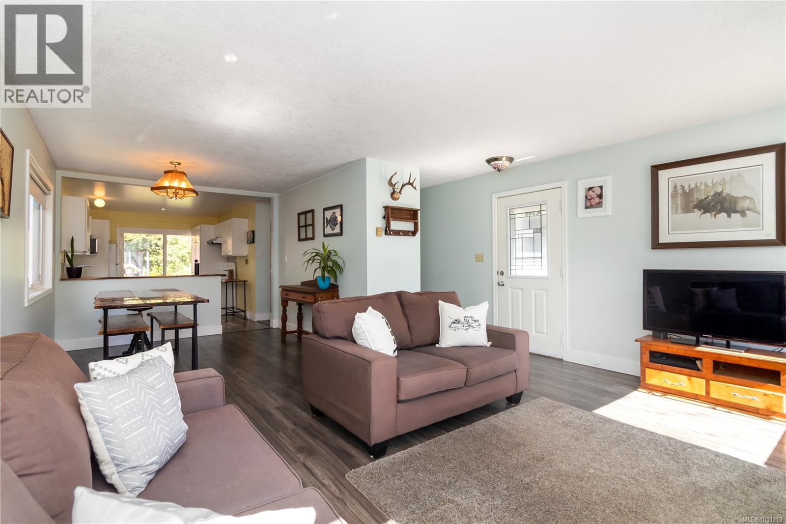 Property at 3264 Southglen Dr image 3