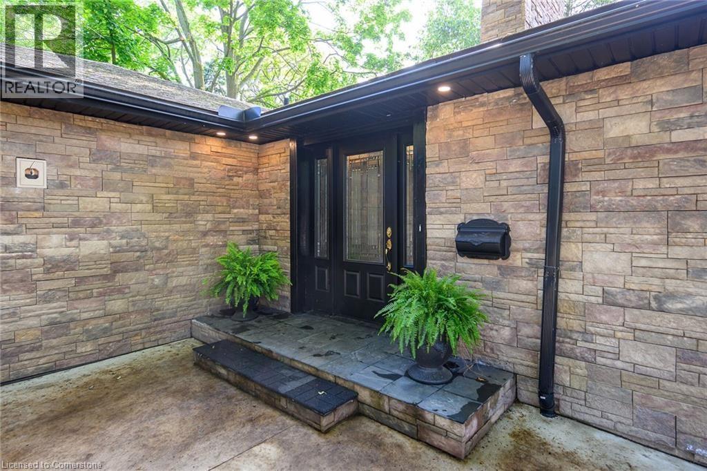 16 Freeland Court, Hamilton, Ontario  L8S 3R5 - Photo 2 - 40760867