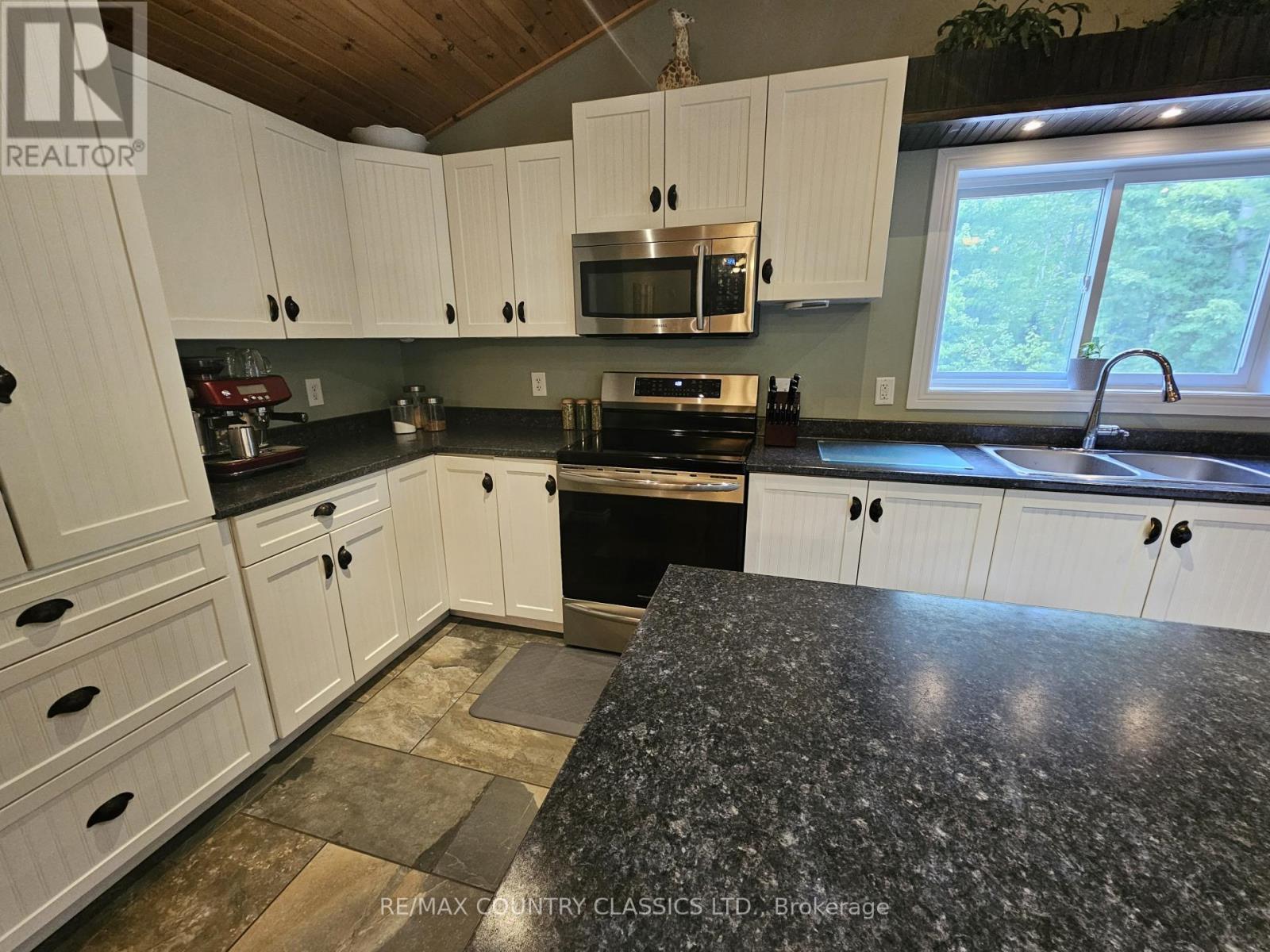 1694 Siberia Road, Madawaska Valley, Ontario  K0J 1B0 - Photo 10 - X12347211
