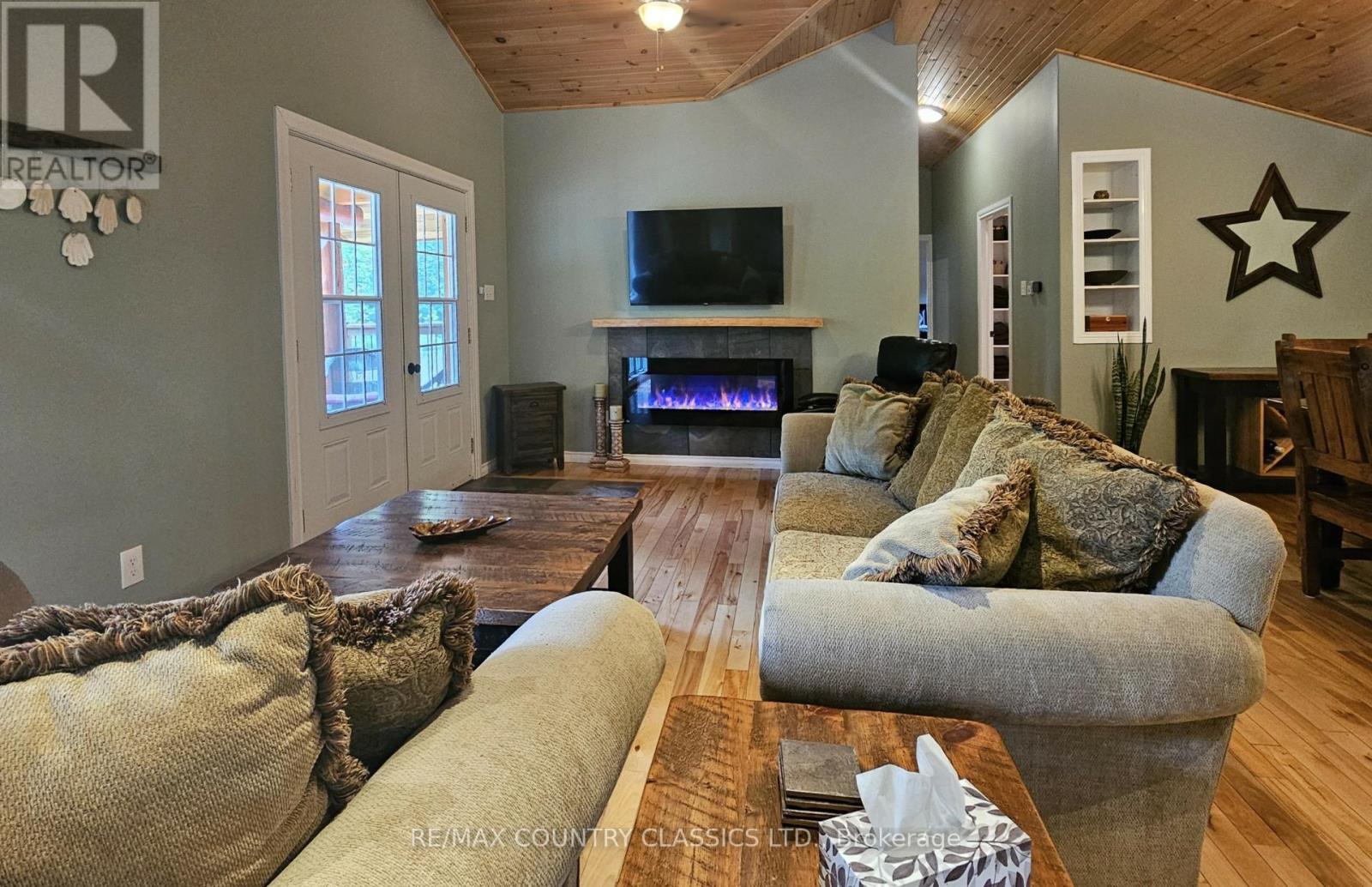 1694 Siberia Road, Madawaska Valley, Ontario  K0J 1B0 - Photo 5 - X12347211