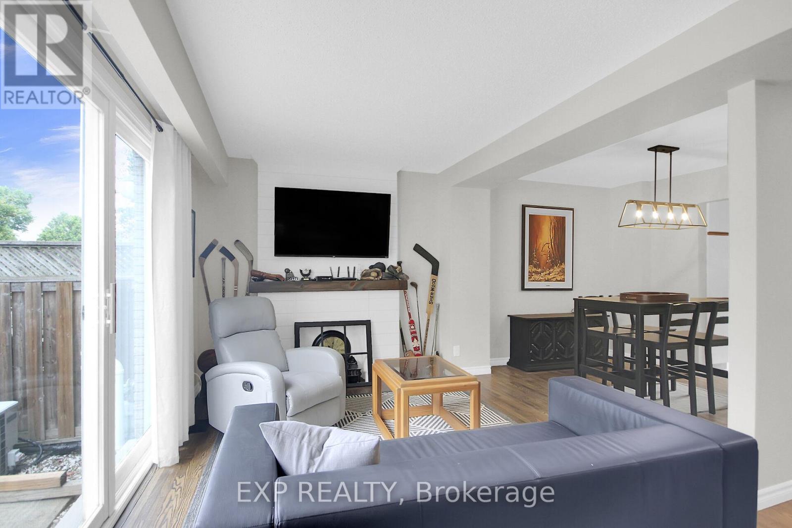 83 Hadley Circle, Ottawa, Ontario  K2H 7Z8 - Photo 10 - X12347151