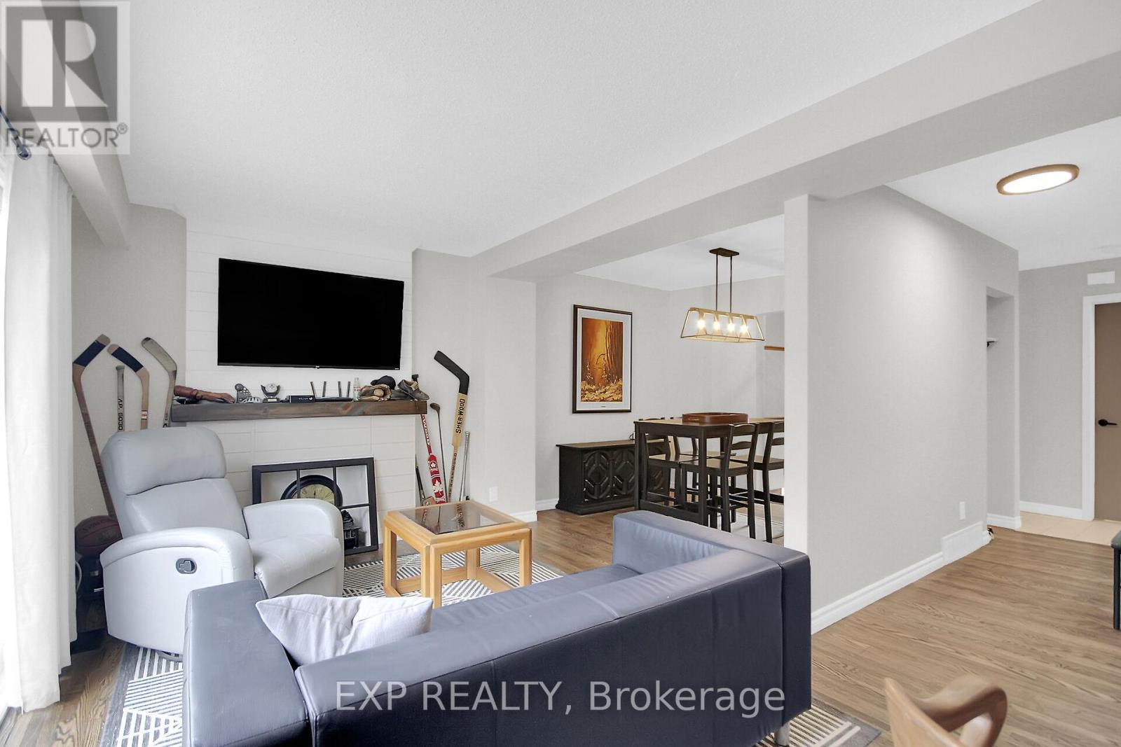 83 Hadley Circle, Ottawa, Ontario  K2H 7Z8 - Photo 11 - X12347151