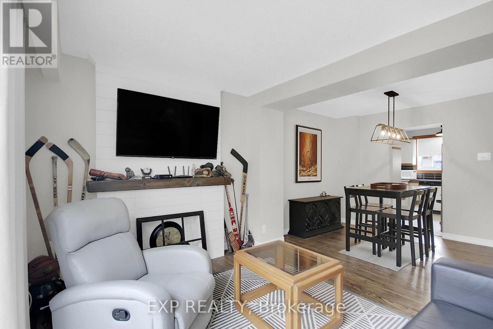 83 Hadley Circle, Ottawa, Ontario  K2H 7Z8 - Photo 12 - X12347151
