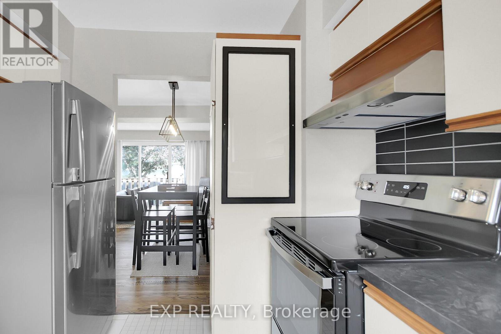 83 Hadley Circle, Ottawa, Ontario  K2H 7Z8 - Photo 21 - X12347151