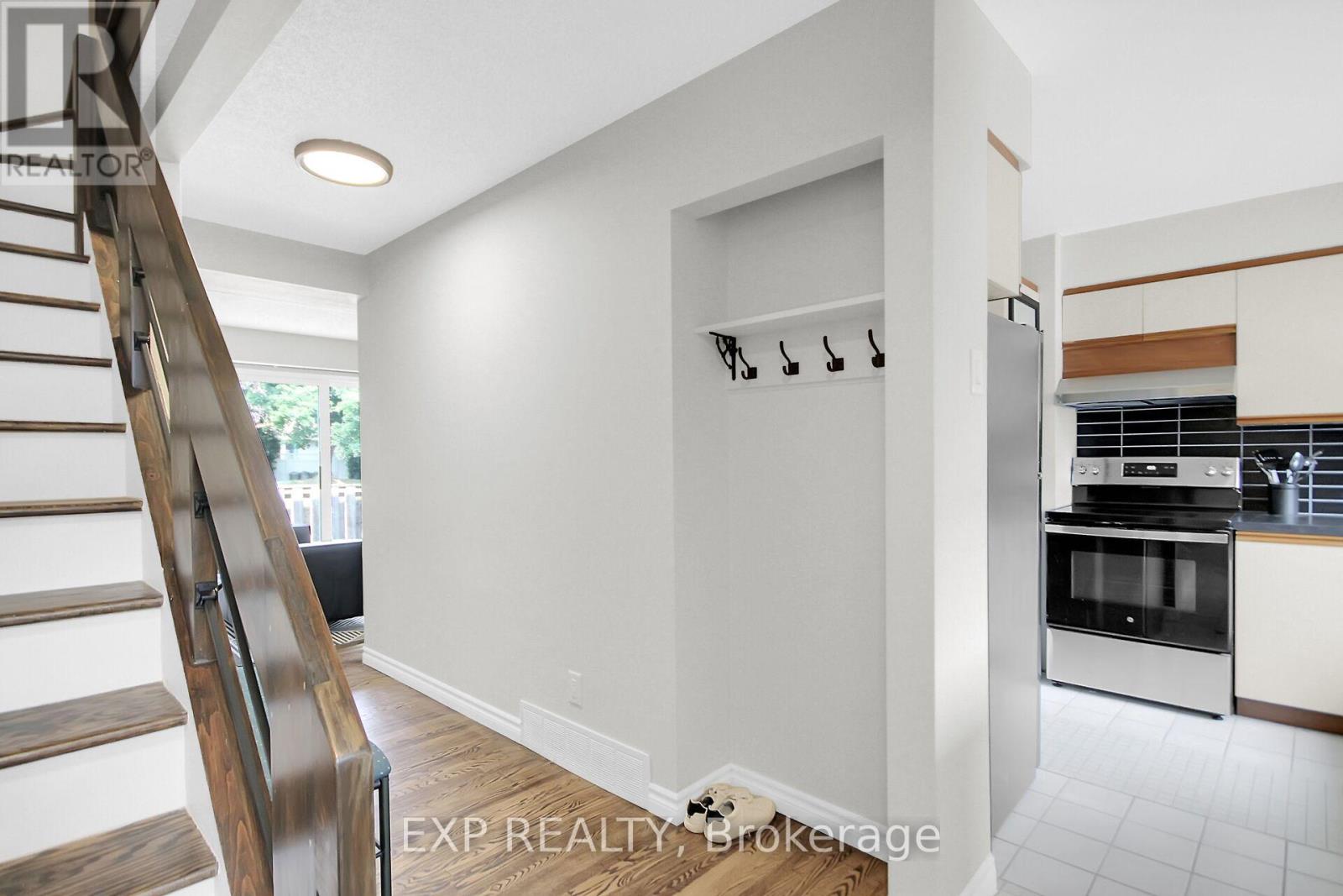 83 Hadley Circle, Ottawa, Ontario  K2H 7Z8 - Photo 29 - X12347151