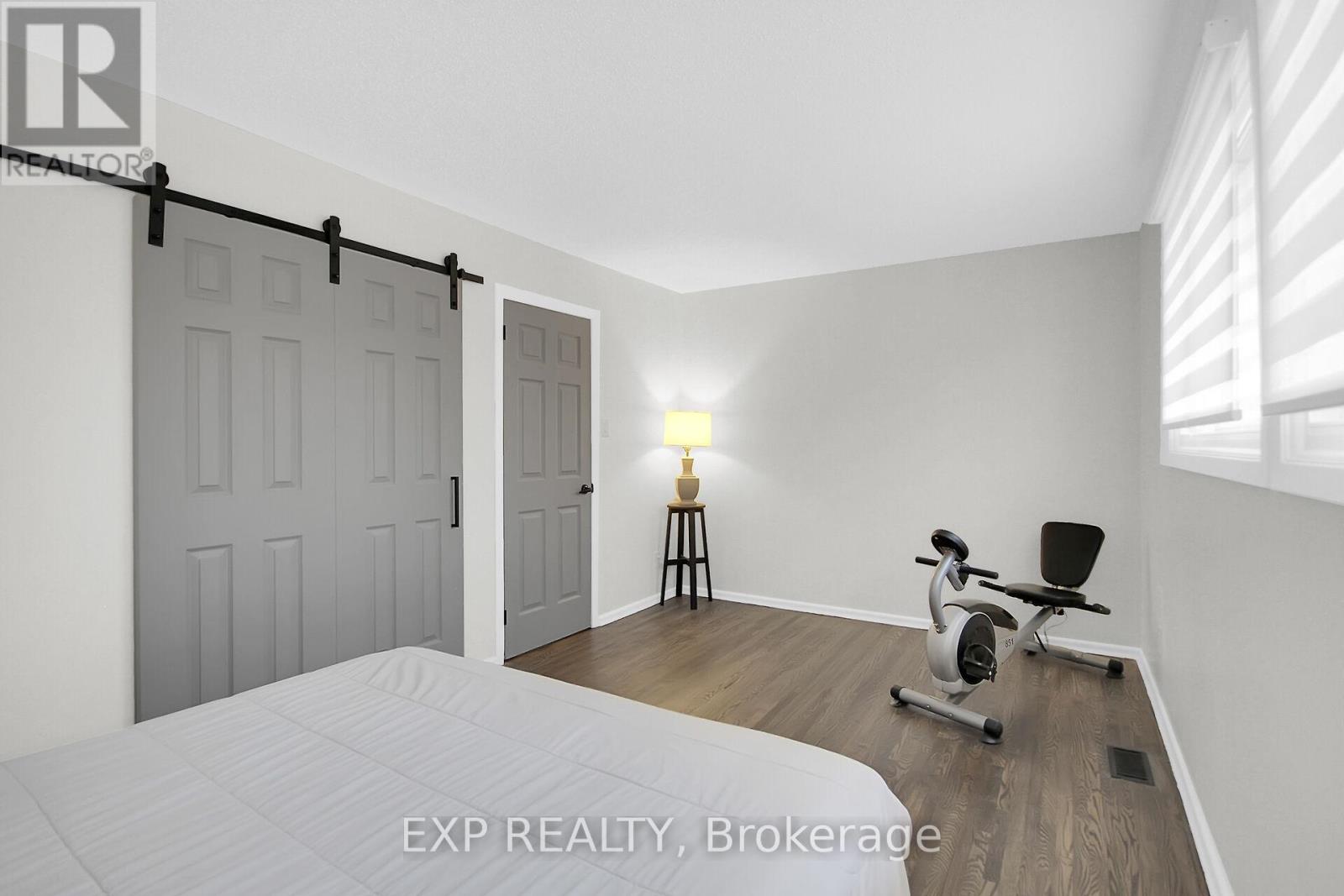 83 Hadley Circle, Ottawa, Ontario  K2H 7Z8 - Photo 32 - X12347151