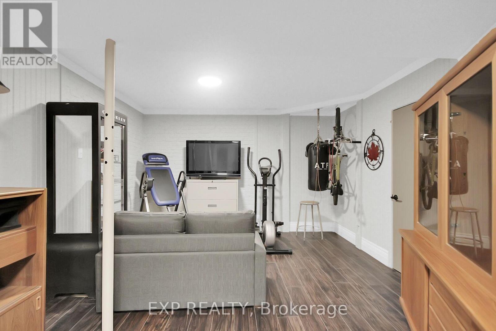83 Hadley Circle, Ottawa, Ontario  K2H 7Z8 - Photo 42 - X12347151