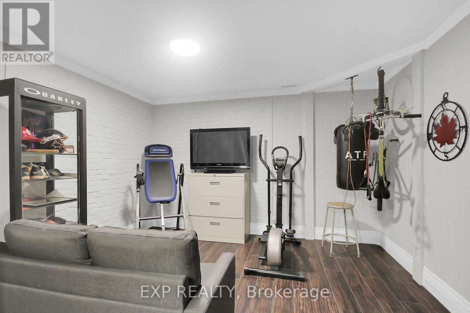 83 Hadley Circle, Ottawa, Ontario  K2H 7Z8 - Photo 43 - X12347151