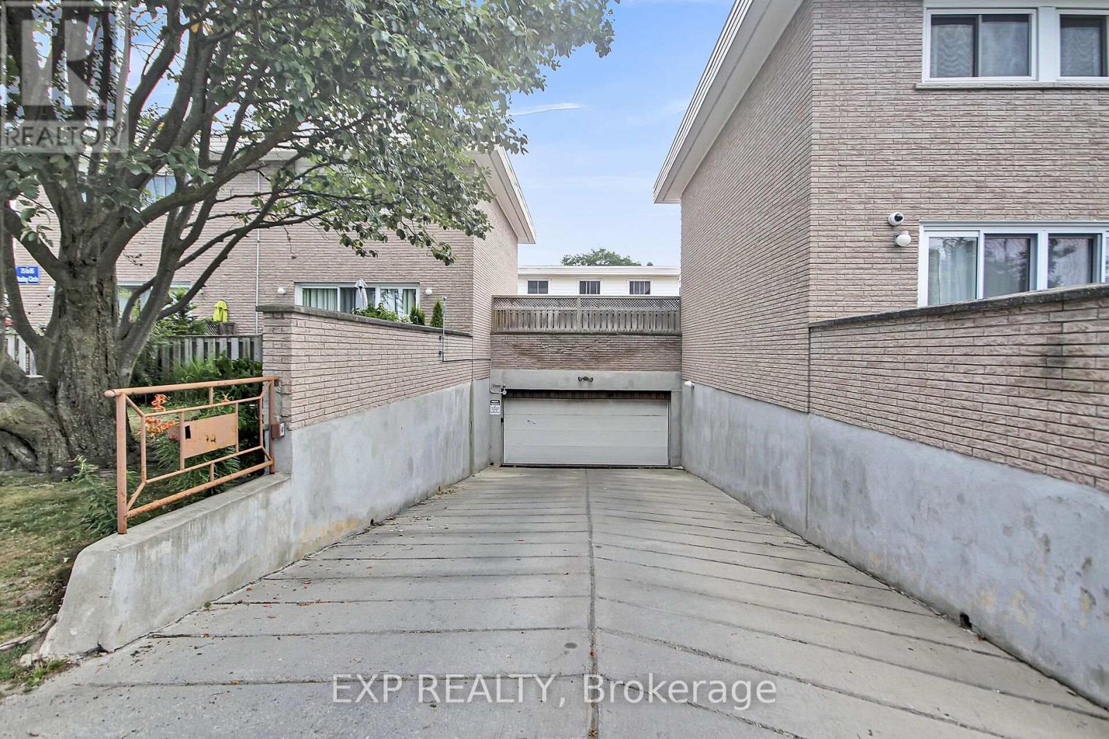 83 Hadley Circle, Ottawa, Ontario  K2H 7Z8 - Photo 45 - X12347151