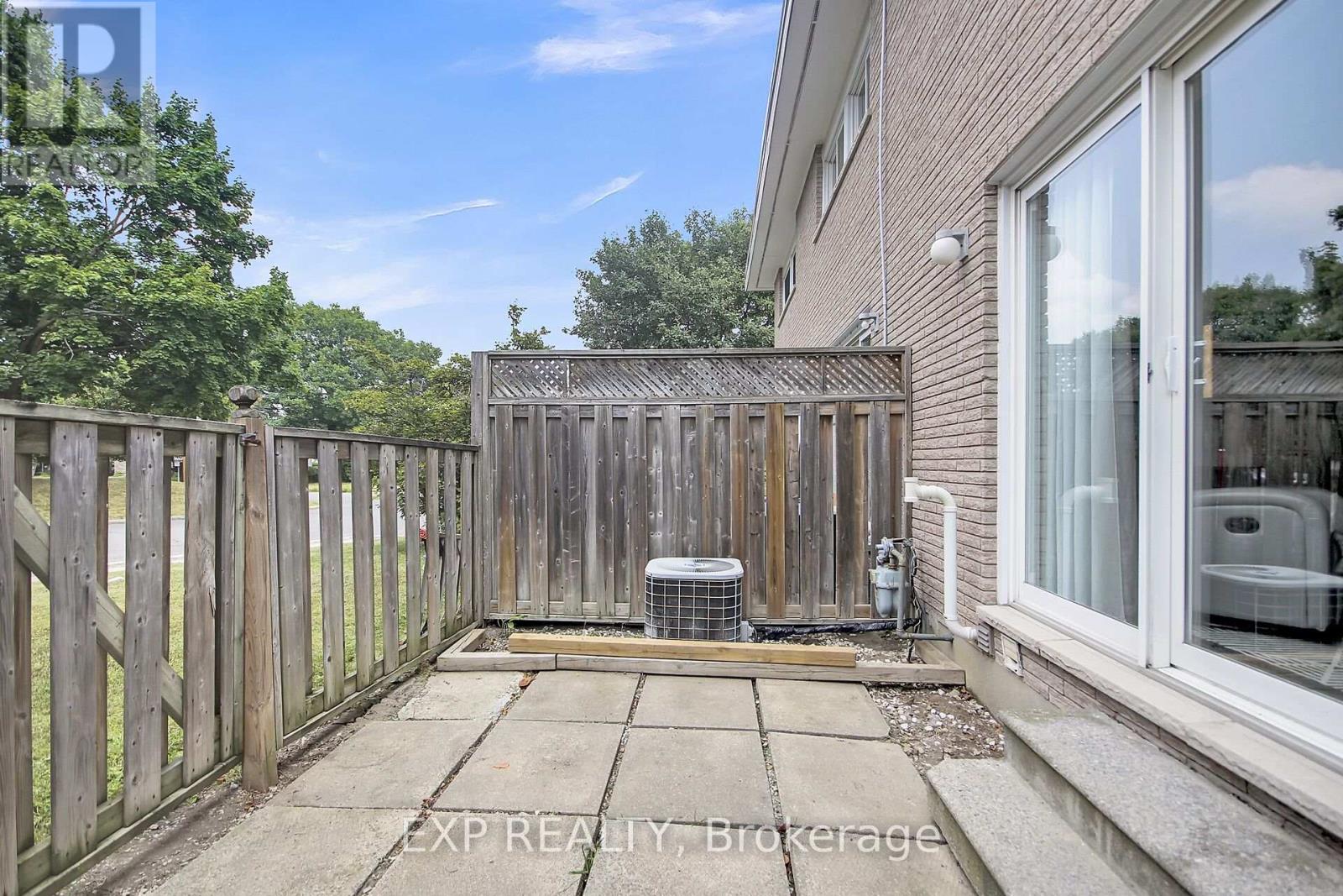 83 Hadley Circle, Ottawa, Ontario  K2H 7Z8 - Photo 46 - X12347151