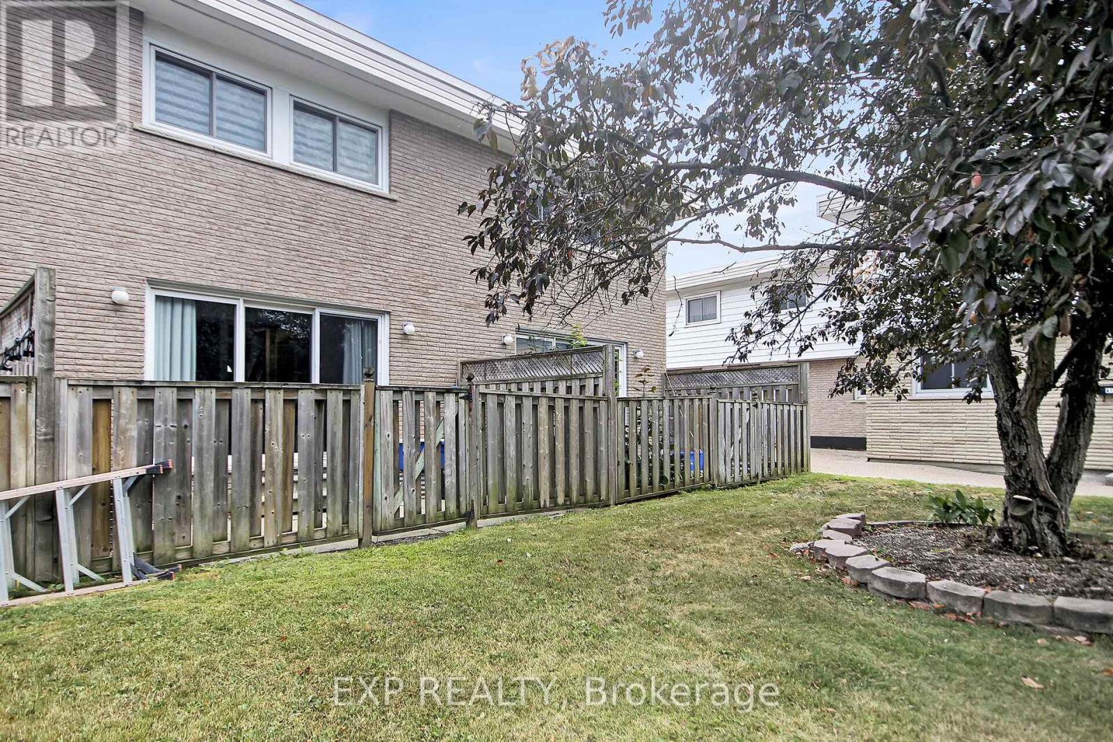 83 Hadley Circle, Ottawa, Ontario  K2H 7Z8 - Photo 49 - X12347151