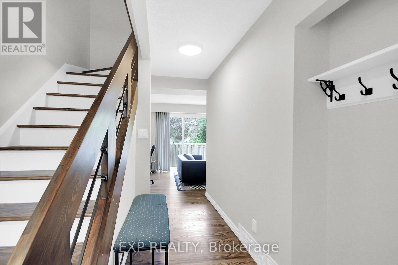 83 Hadley Circle, Ottawa, Ontario  K2H 7Z8 - Photo 6 - X12347151