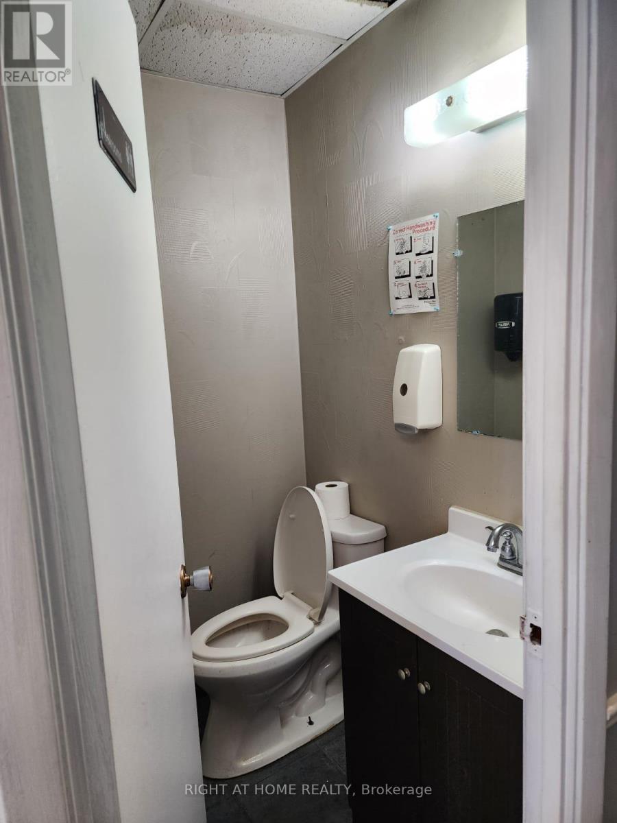 112 - 2465 Cawthra Road, Mississauga, Ontario  L5A 3P2 - Photo 10 - W12347084