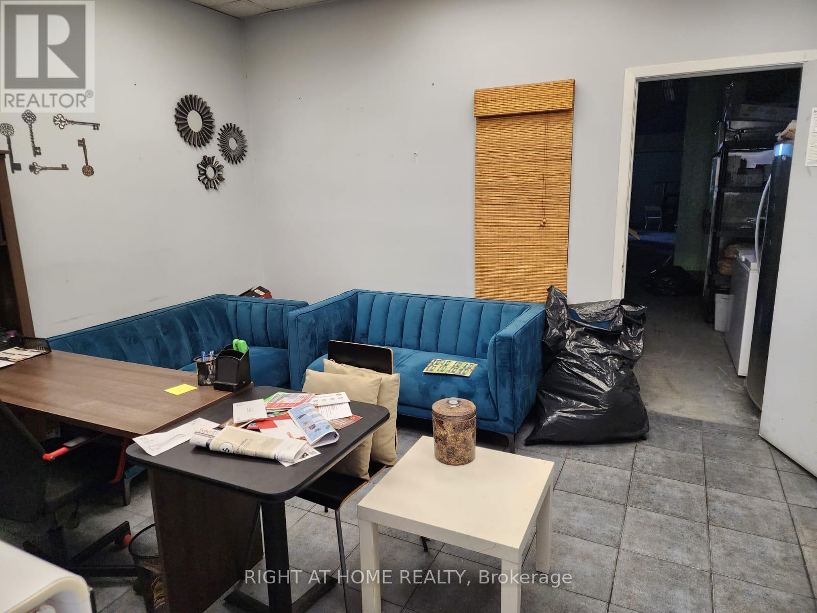 112 - 2465 Cawthra Road, Mississauga, Ontario  L5A 3P2 - Photo 6 - W12347084