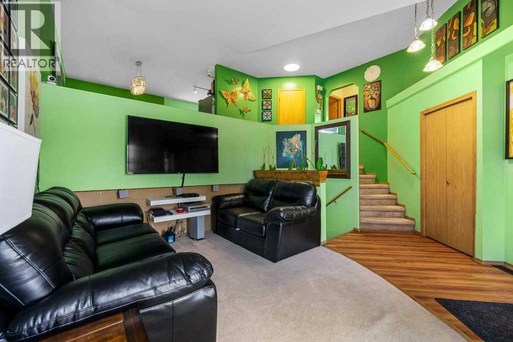 Property at 29 Country Hills Drive NW image 4