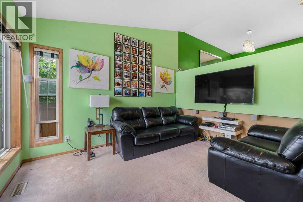 Property at 29 Country Hills Drive NW image 2