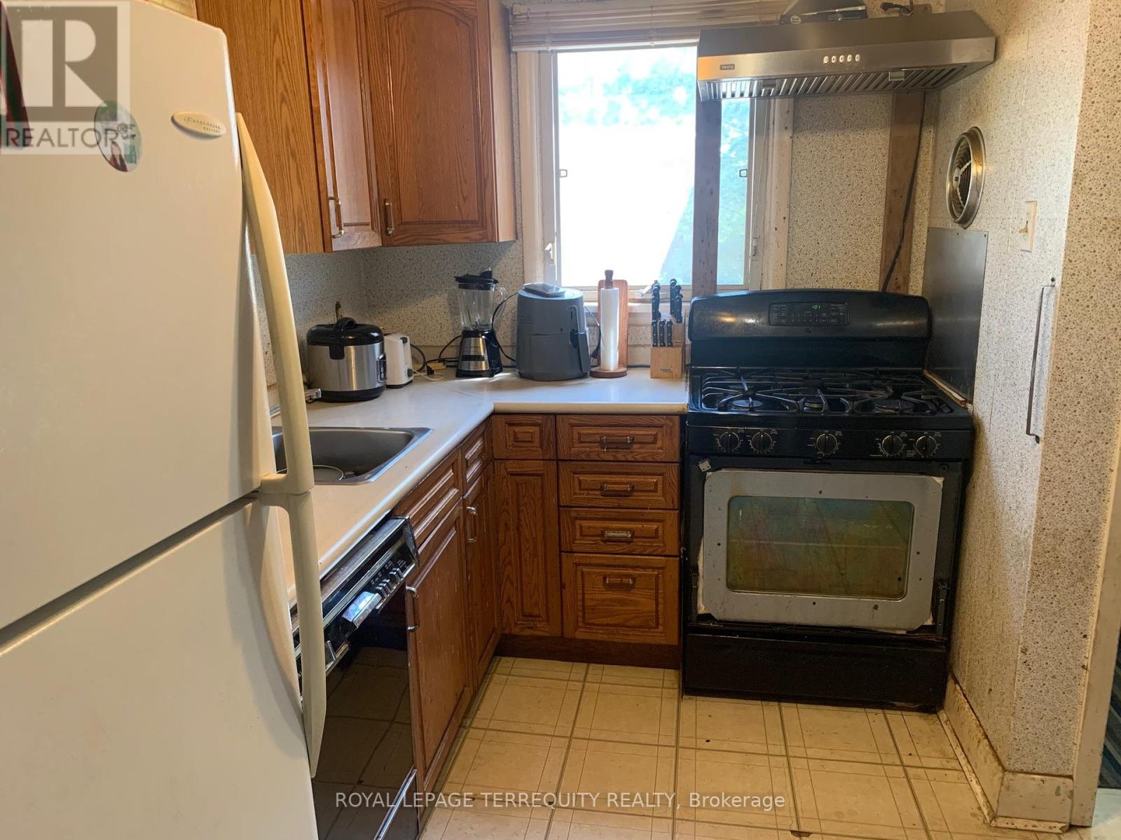 Property at 879 SIXTH STREET image 3