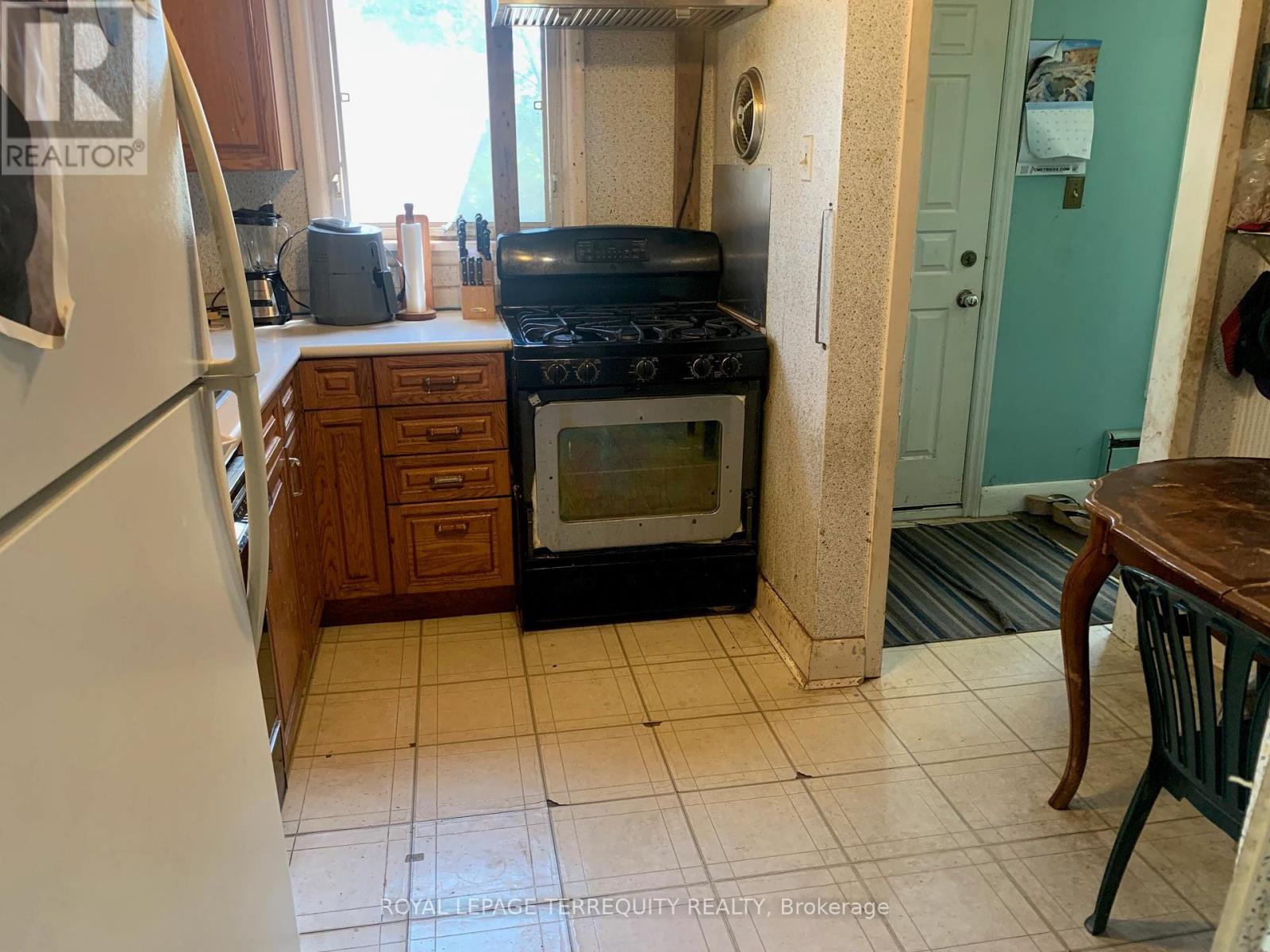 Property at 879 SIXTH STREET image 4
