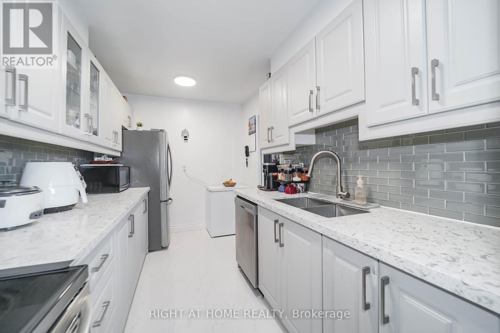 1611 - 1 Massey Square, Toronto, Ontario  M4C 5L4 - Photo 23 - E12347181