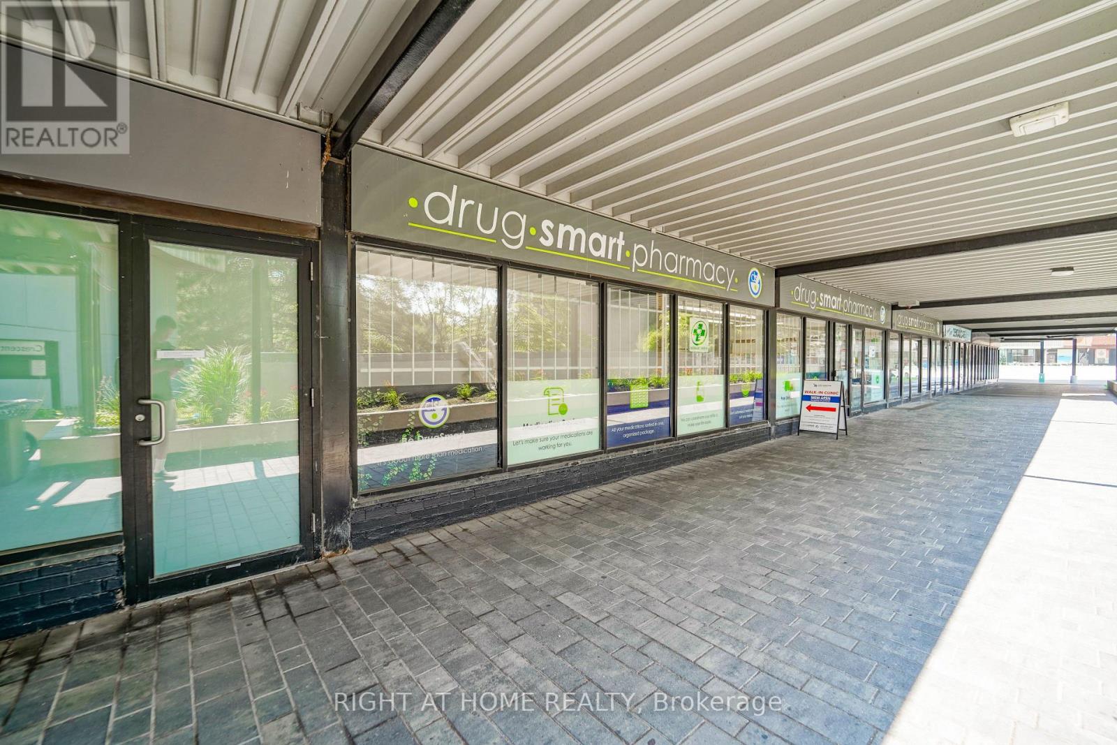 1611 - 1 Massey Square, Toronto, Ontario  M4C 5L4 - Photo 44 - E12347181