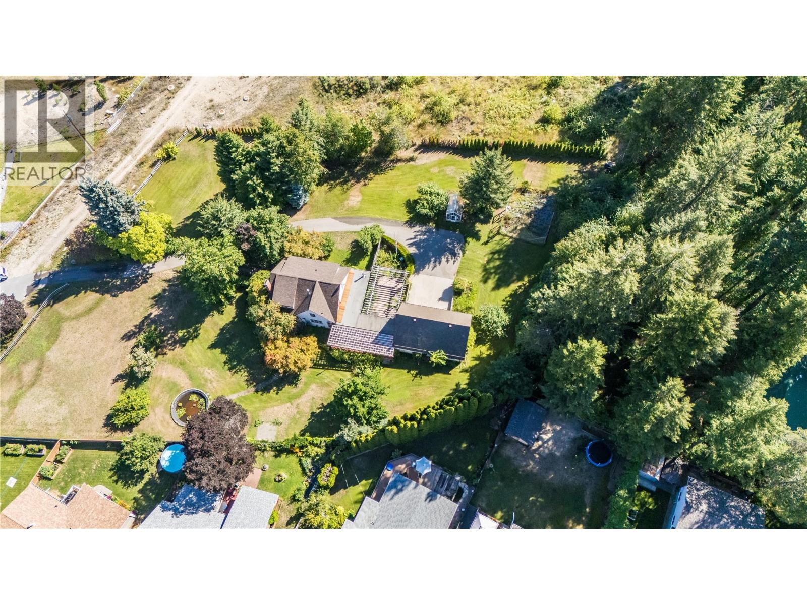 102 18th Street, Castlegar, British Columbia  V1N 2M7 - Photo 4 - 10359264