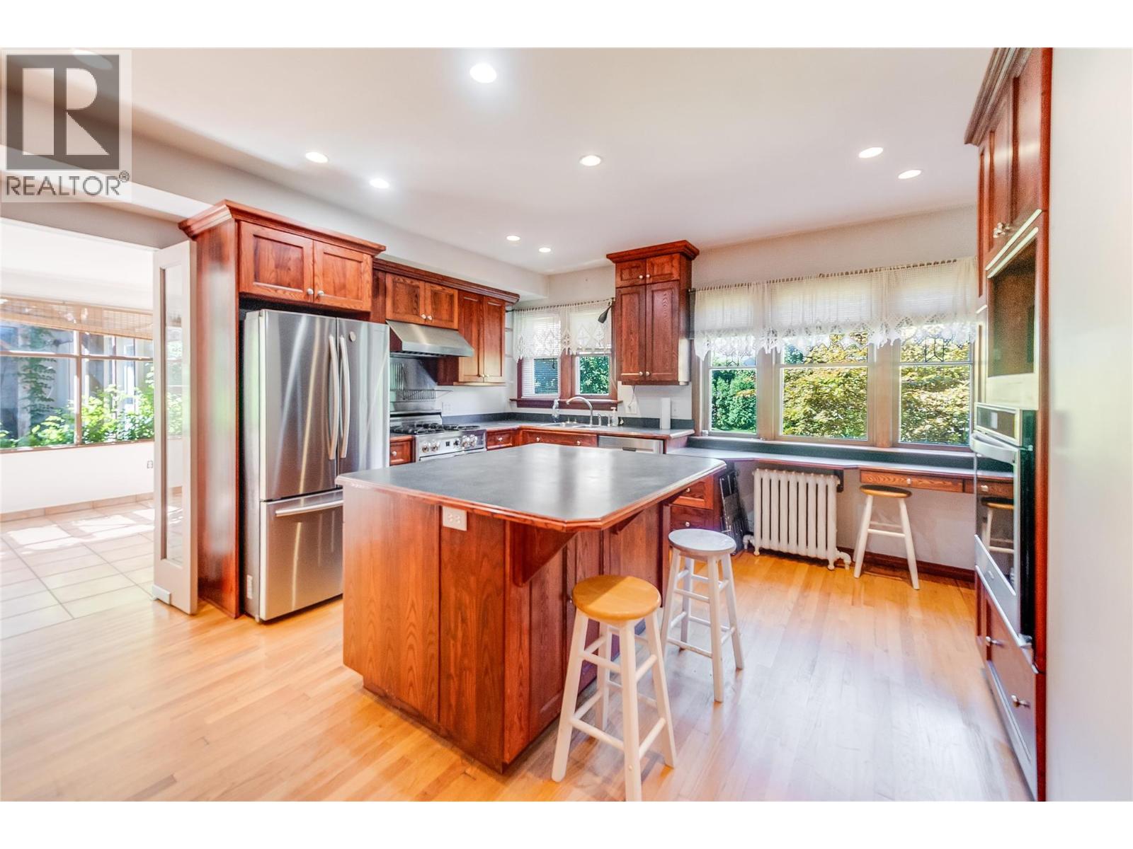 102 18th Street, Castlegar, British Columbia  V1N 2M7 - Photo 9 - 10359264