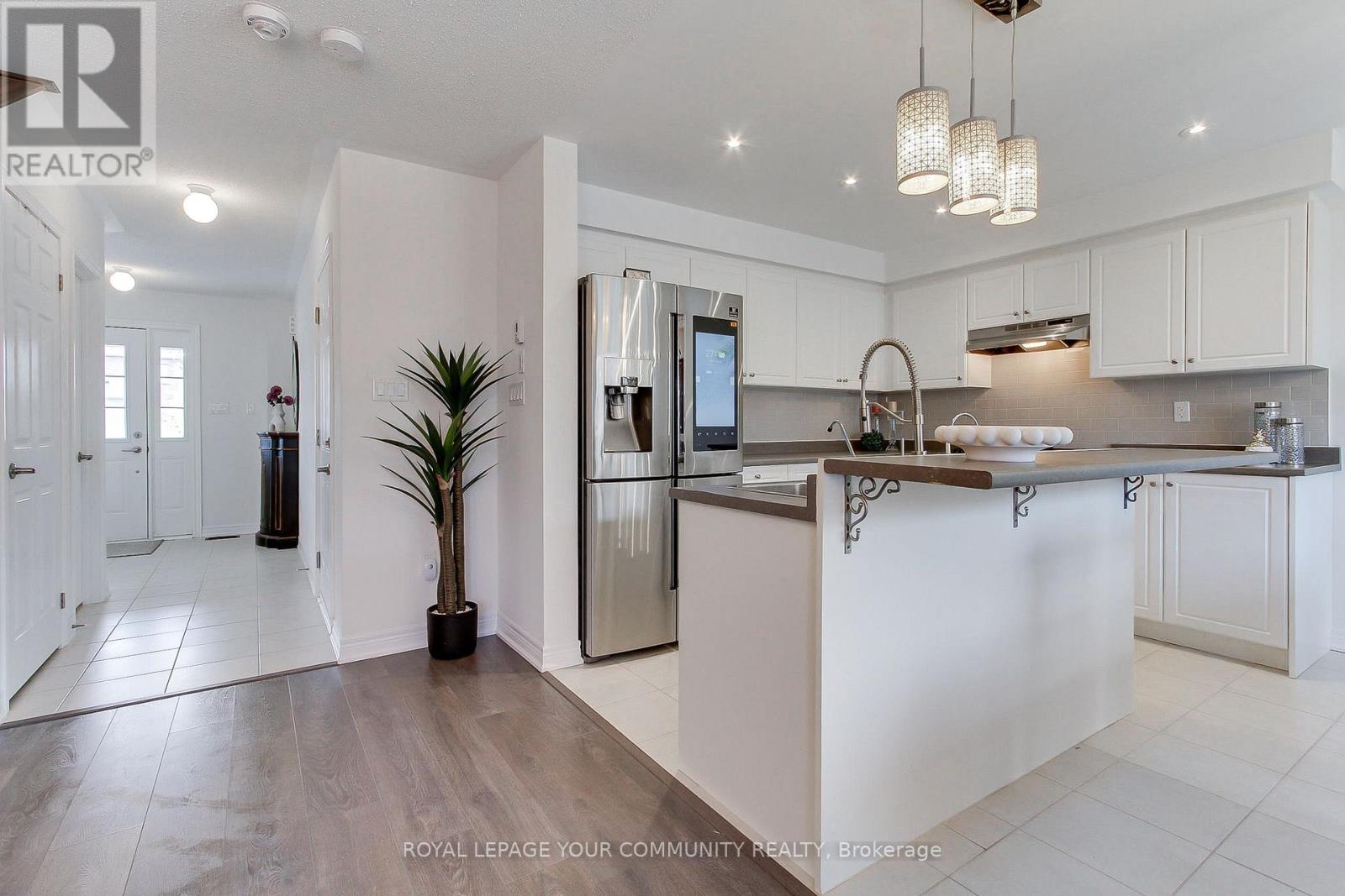 16 Tomporowski Trail, New Tecumseth, Ontario  L9R 0T9 - Photo 6 - N12347228