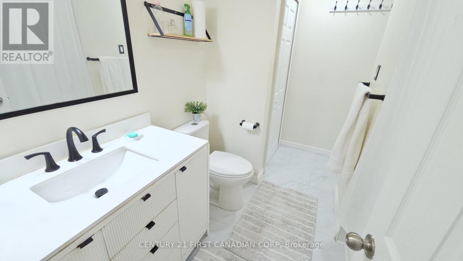 45 Locust Crescent, London South, Ontario  N6E 2K1 - Photo 11 - X12347254