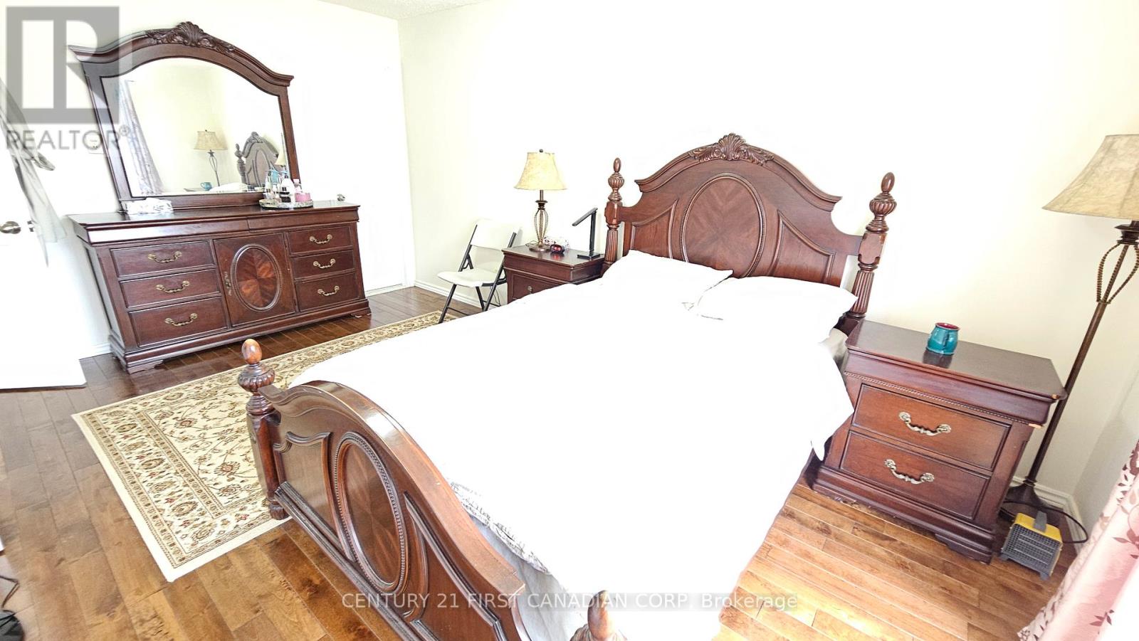 45 Locust Crescent, London South, Ontario  N6E 2K1 - Photo 12 - X12347254